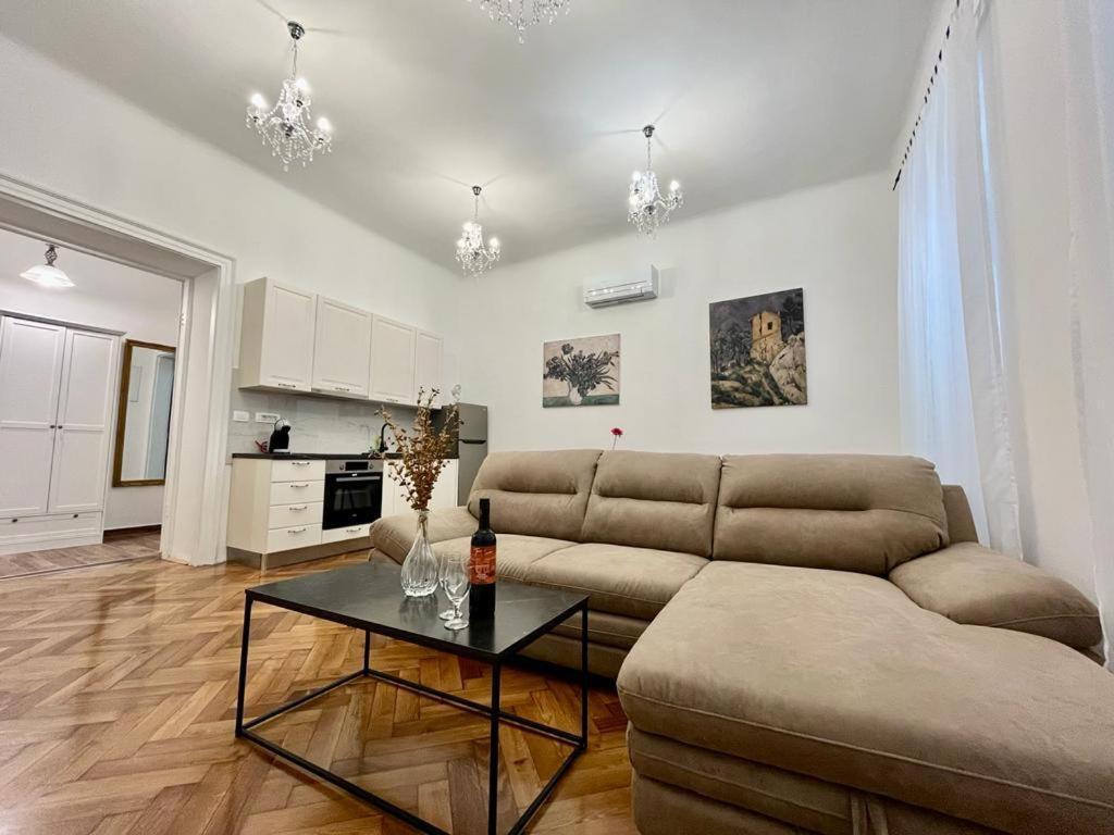 Apartamento Lux Apartmans *